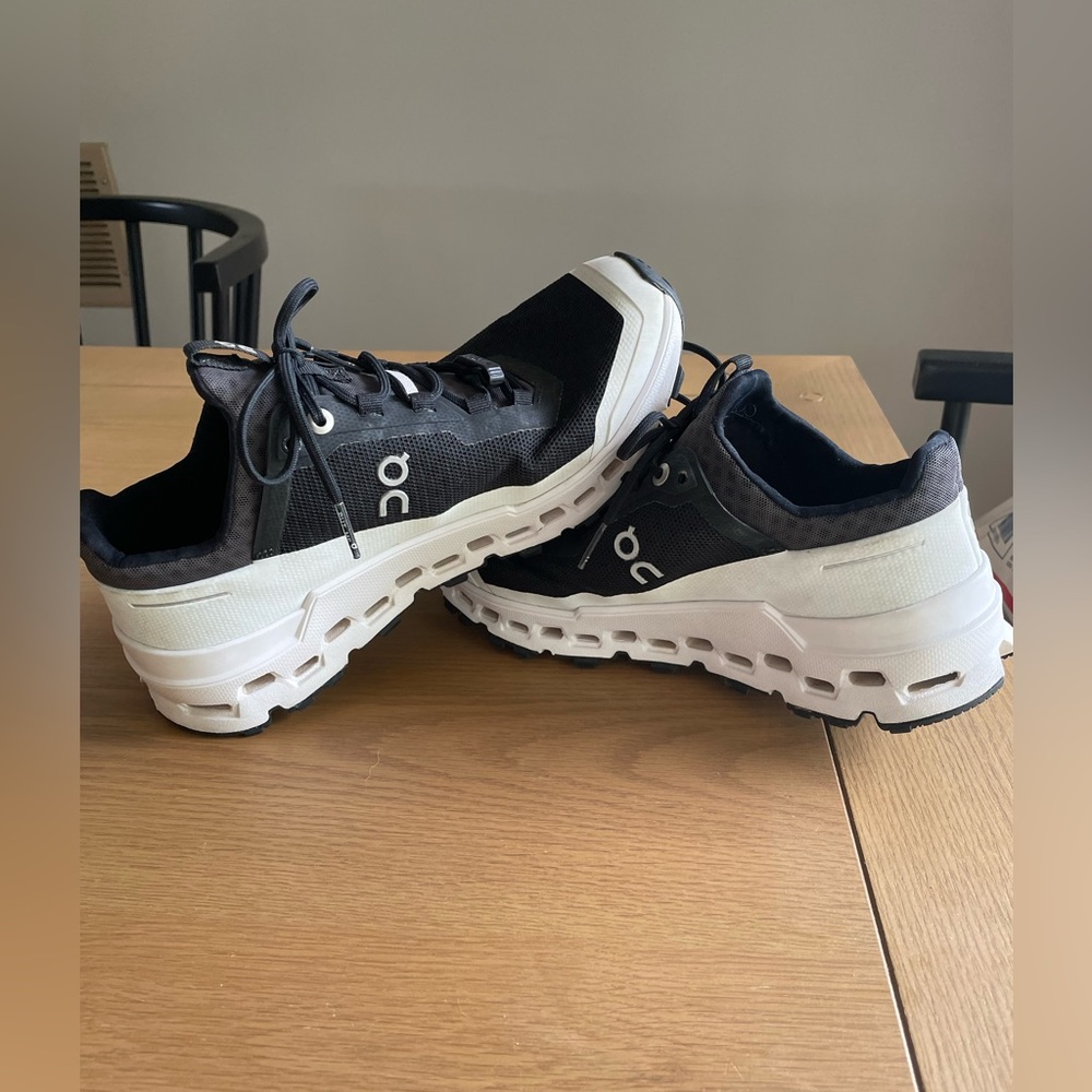 On Running Women’s Cloudultra size 7.5